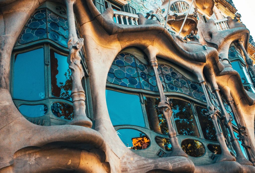 Explora la arquitectura modernista de Gaudí