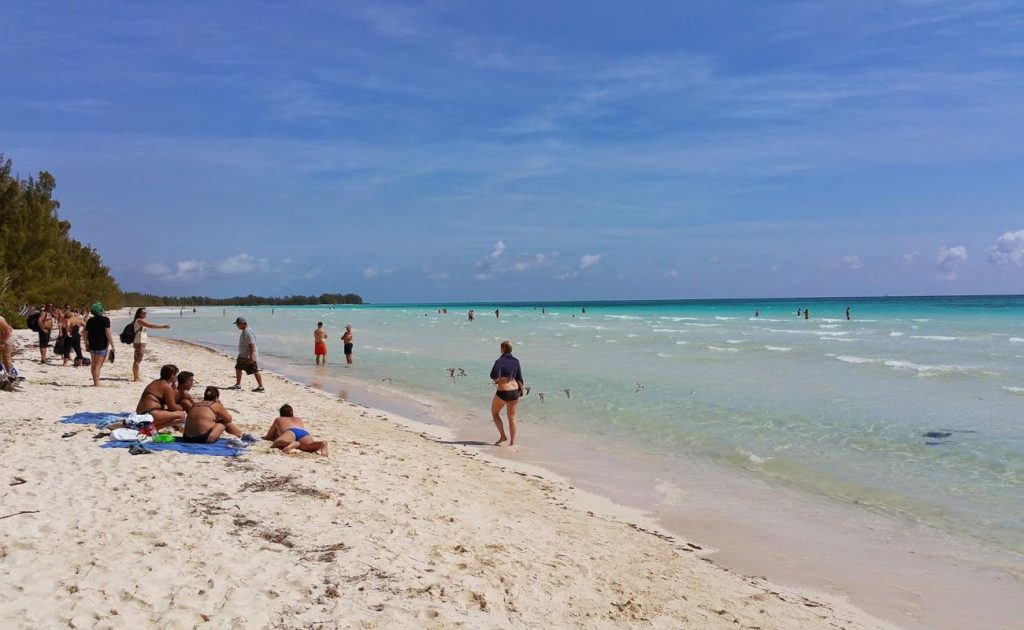 ¿Qué es Gold Rock Beach y dónde se encuentra?