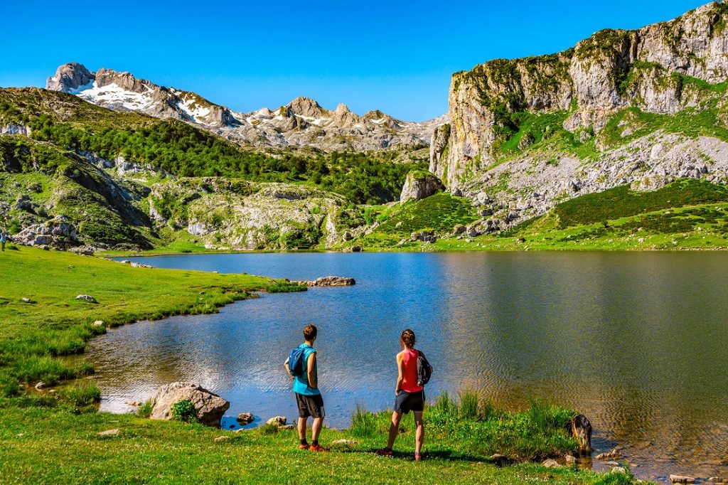 Lagos de Covadonga: turismo, naturaleza y encanto en el corazón de Asturias